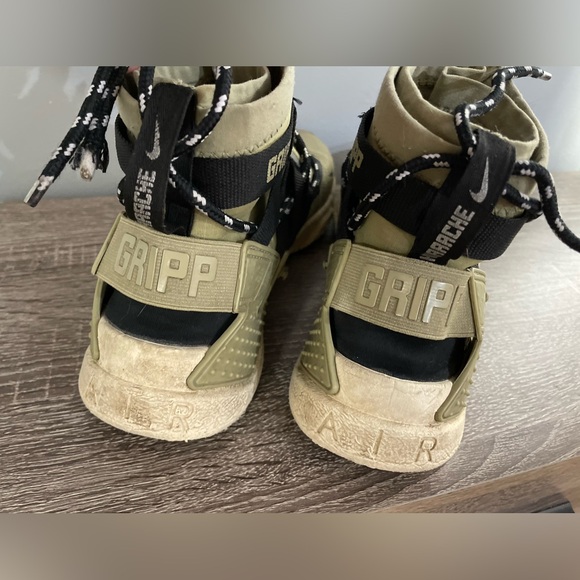 Nike Air Huarache Gripp Run Zip Sneaker Men Sz 9.5 Olive Black Round Toe Lace Up - Picture 3 of 7